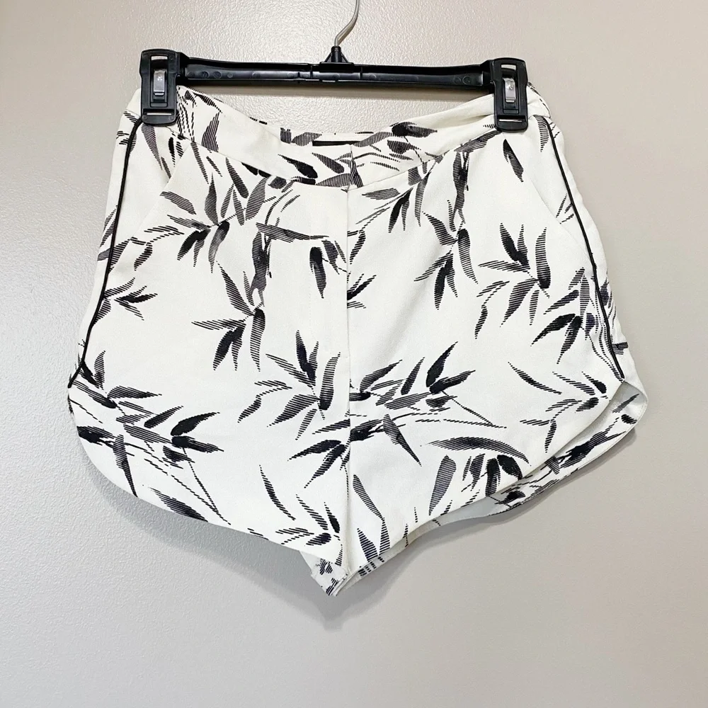 Topshop Floral Black White Dress Shorts - Picture 1 of 5